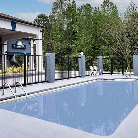 Days Inn By Wyndham Hamilton Exterior photo
