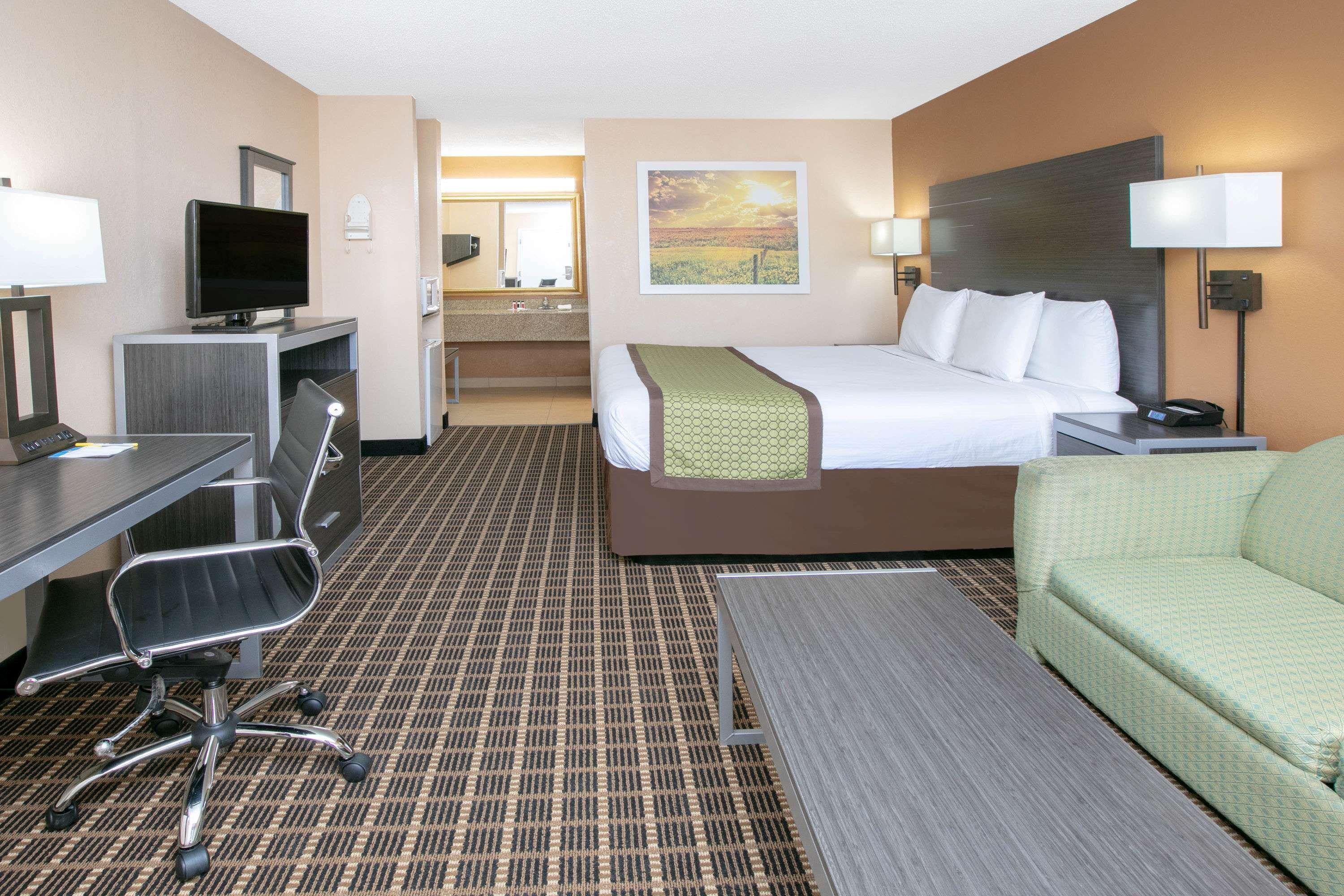 Days Inn By Wyndham Hamilton Exterior photo